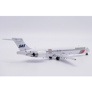 Model McDonnell Douglas MD90 SAS Scandinavian Airlines LN-ROB 1:400